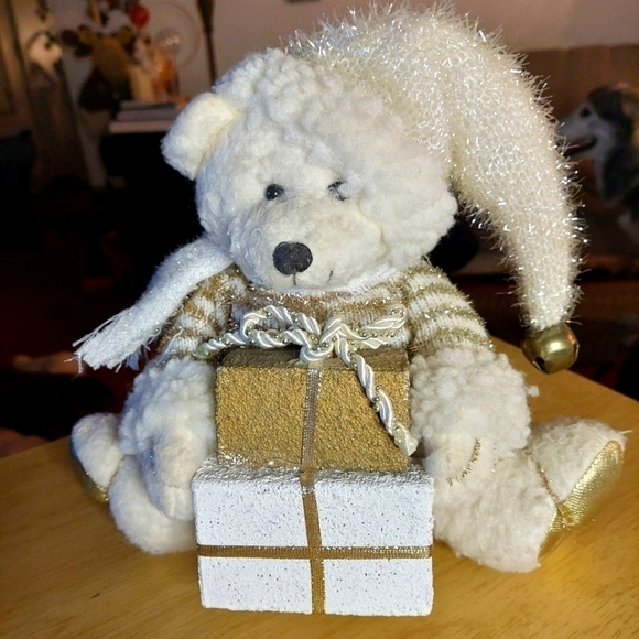 Vintage* Rare 80s White Christmas Gift-Giving Sitting Teddy Bear. - Picture 1 of 7